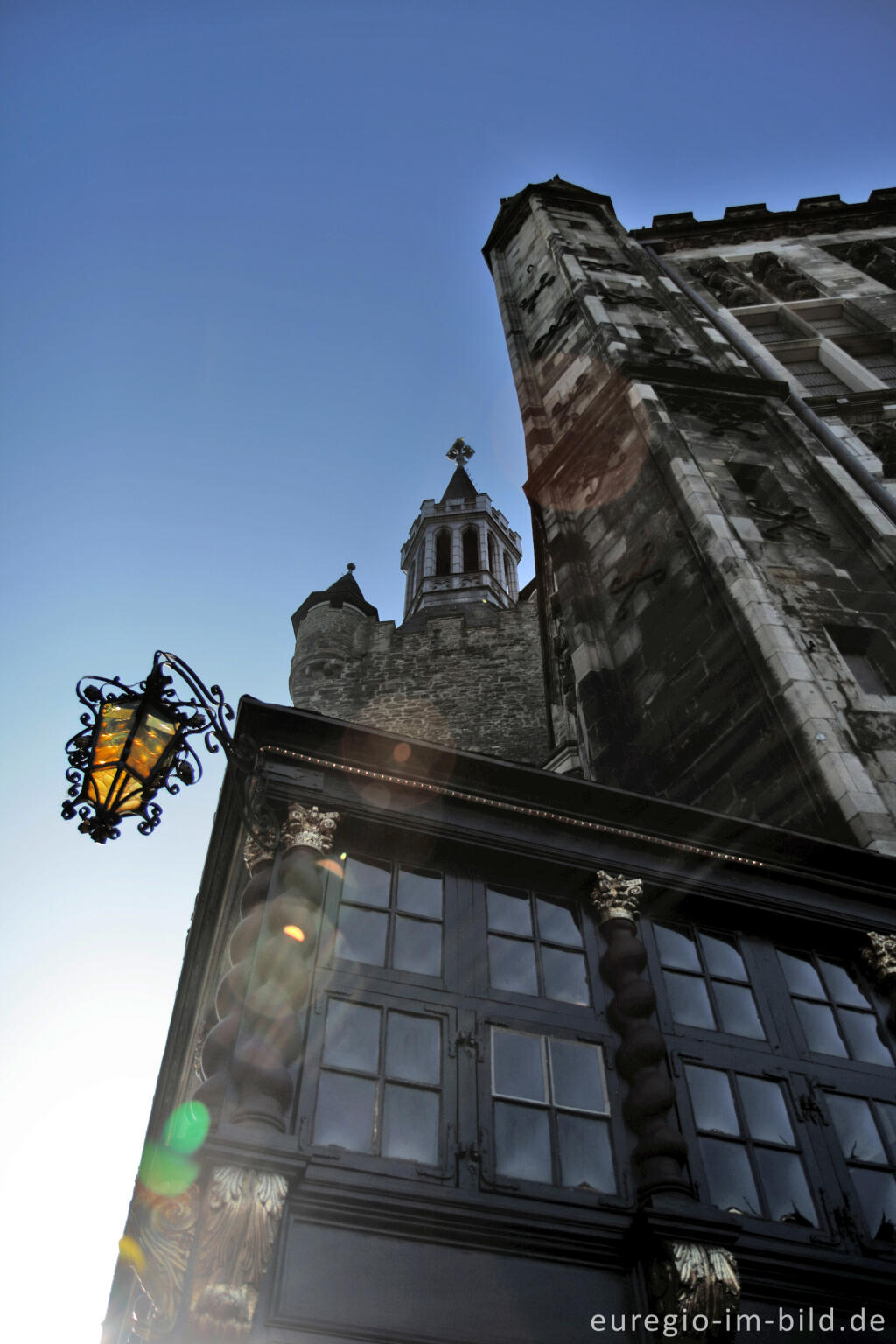 Detailansicht von Aachen, Postkutsche und Rathaus