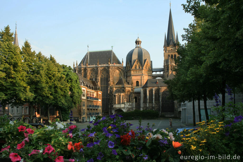 Detailansicht von Aachener Dom mit Katschhof