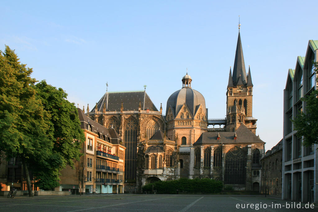 Detailansicht von Aachener Dom mit Katschhof