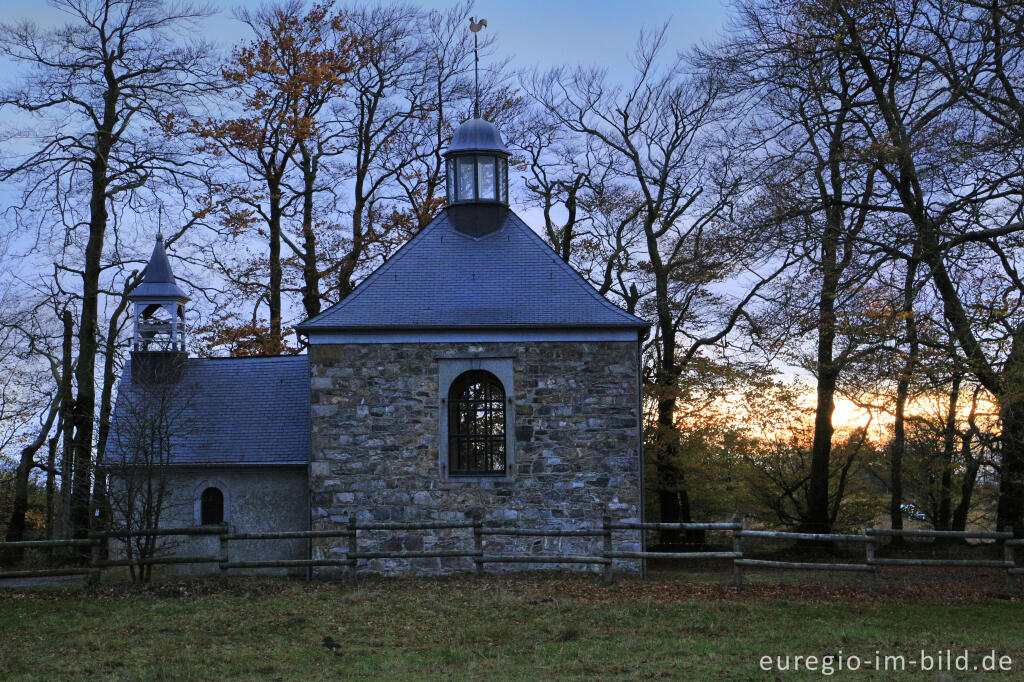 Detailansicht von Abendstimmung bei der Kapelle Fischbach, Hohes Venn