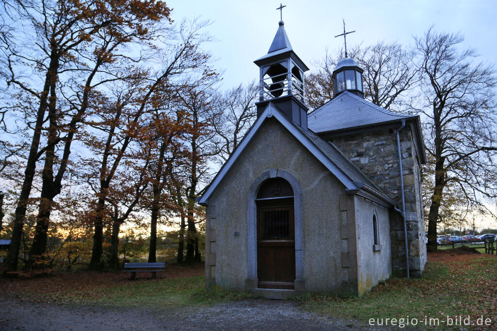 Detailansicht von Abendstimmung bei der Kapelle Fischbach, Hohes Venn