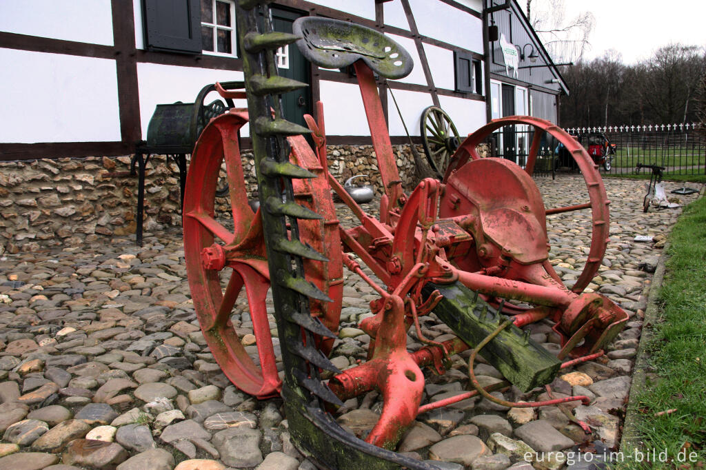 Detailansicht von Alte, landwirtschaftliche Geräte, Schäferei "Schaapskooi Mergelland"