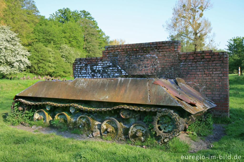 Detailansicht von Alter Panzer auf dem Standortübungsplatz Münsterbusch bei Stolberg