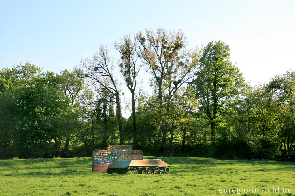 Detailansicht von Alter Panzer auf dem Standortübungsplatz Münsterbusch bei Stolberg