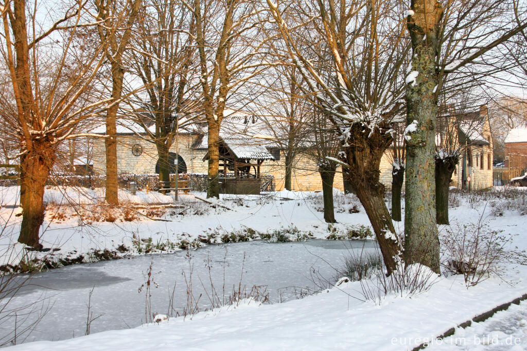 Detailansicht von Andachtskreuz im Ortszentrum von Baneheide, Gemeinde Simpelveld