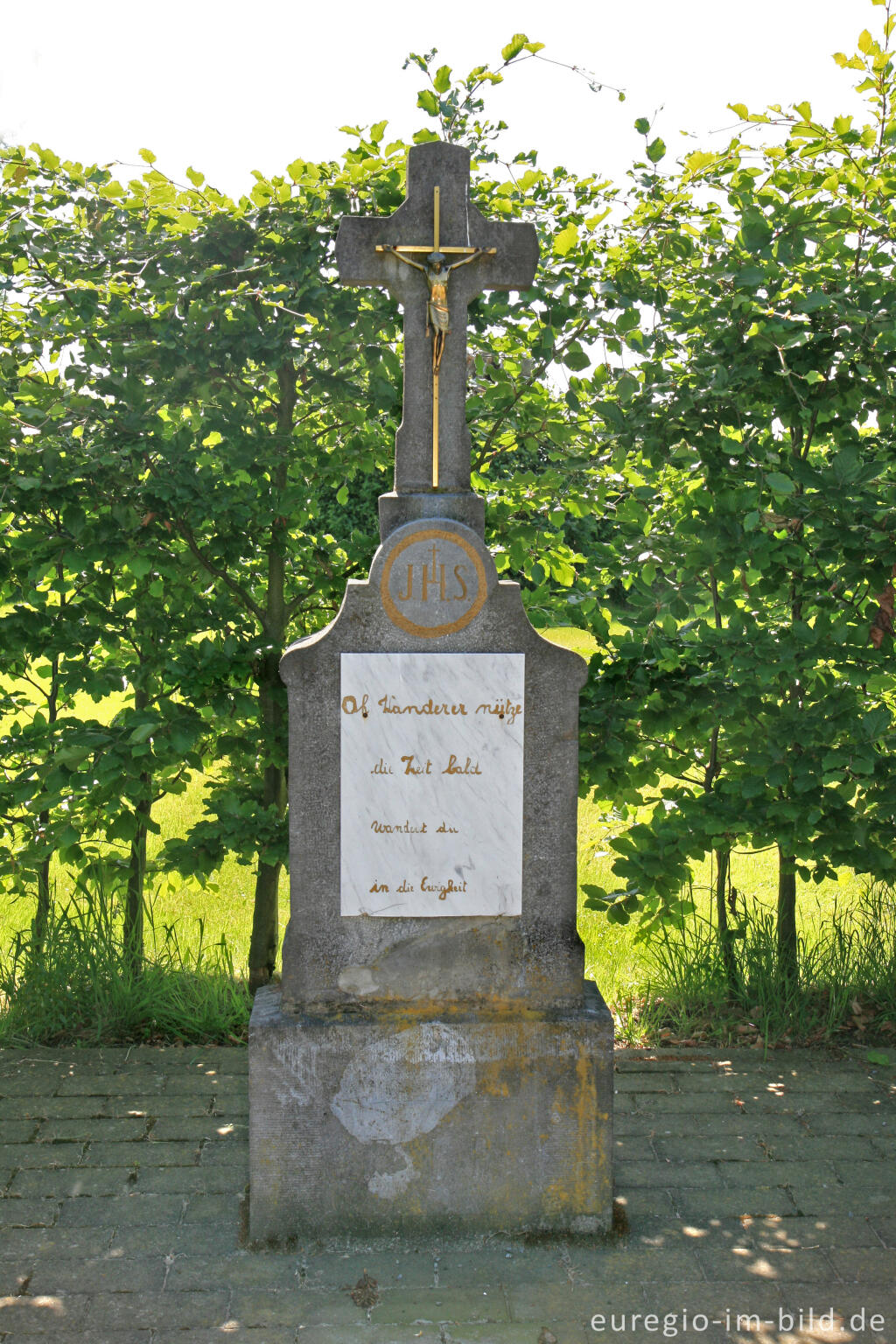 Detailansicht von Andachtskreuz in Lontzen-Busch, Montzenerstraße, Belgien