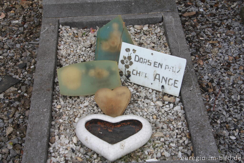 Detailansicht von Auf dem Friedhof der Kirche Saint-Jacques le Majeur, Clermont-sur Berwinne 