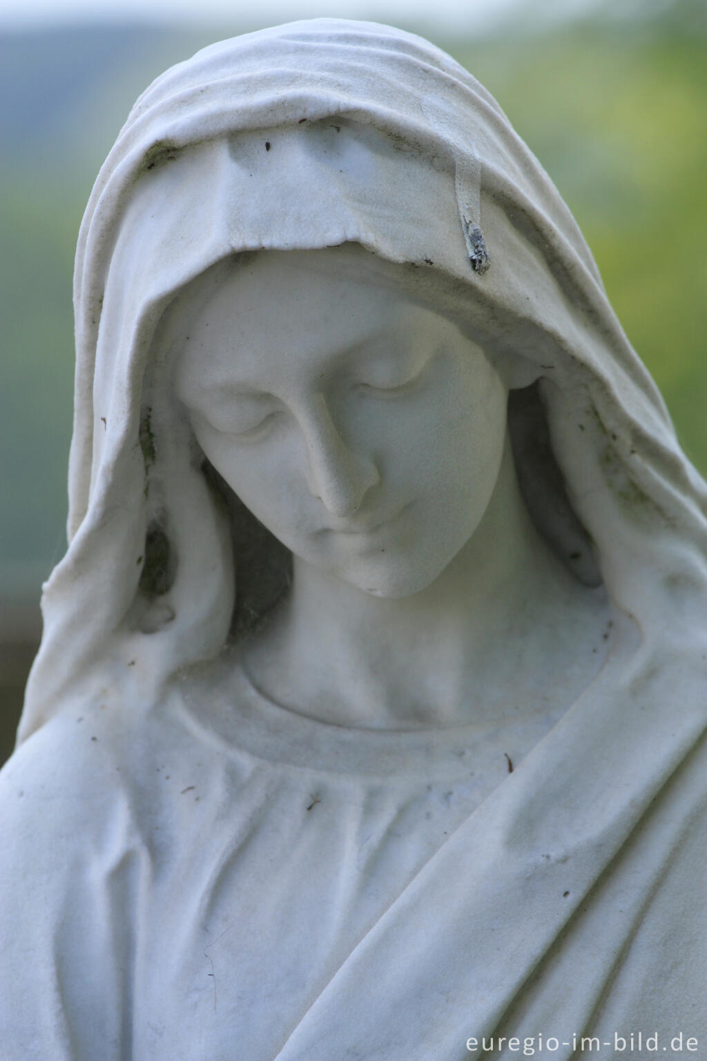 Detailansicht von Auf dem Friedhof der St. Hubertus-Kapelle von Weweler