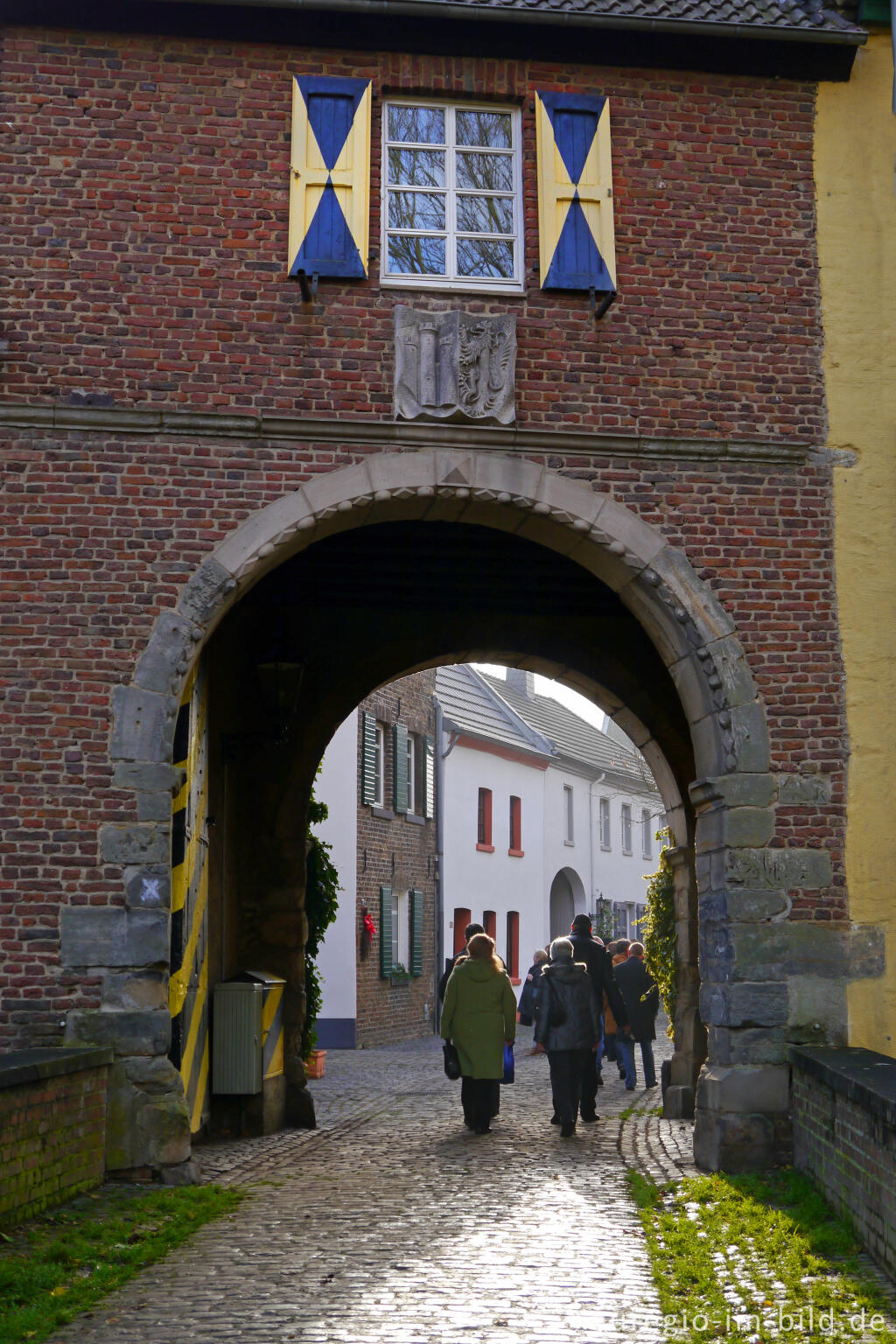 Detailansicht von Auf dem Nikolausmarkt in Alt-Kaster bei Bedburg