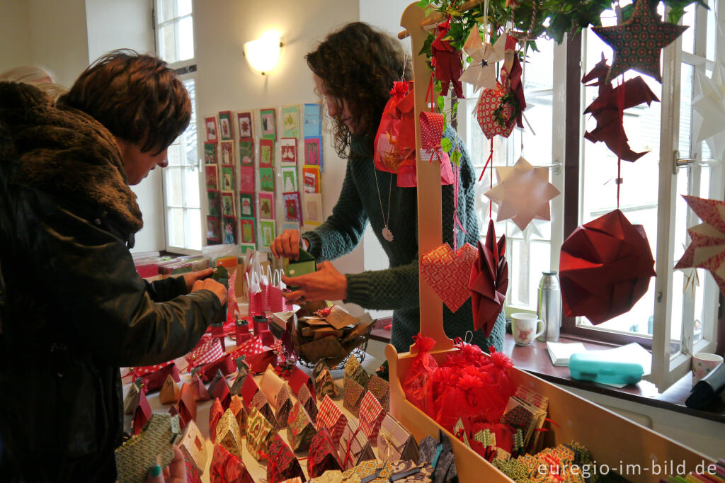 Detailansicht von Auf dem Nikolausmarkt in Alt-Kaster bei Bedburg