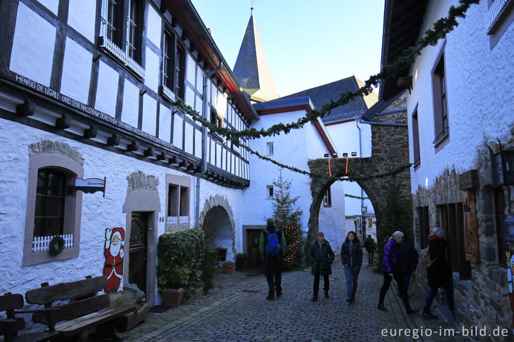 Detailansicht von Auf dem Weihnachtsmarkt in Kronenburg bei Dahlem