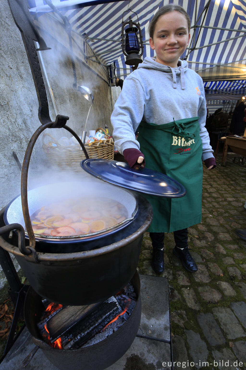 Detailansicht von Auf dem Weihnachtsmarkt in Kronenburg bei Dahlem