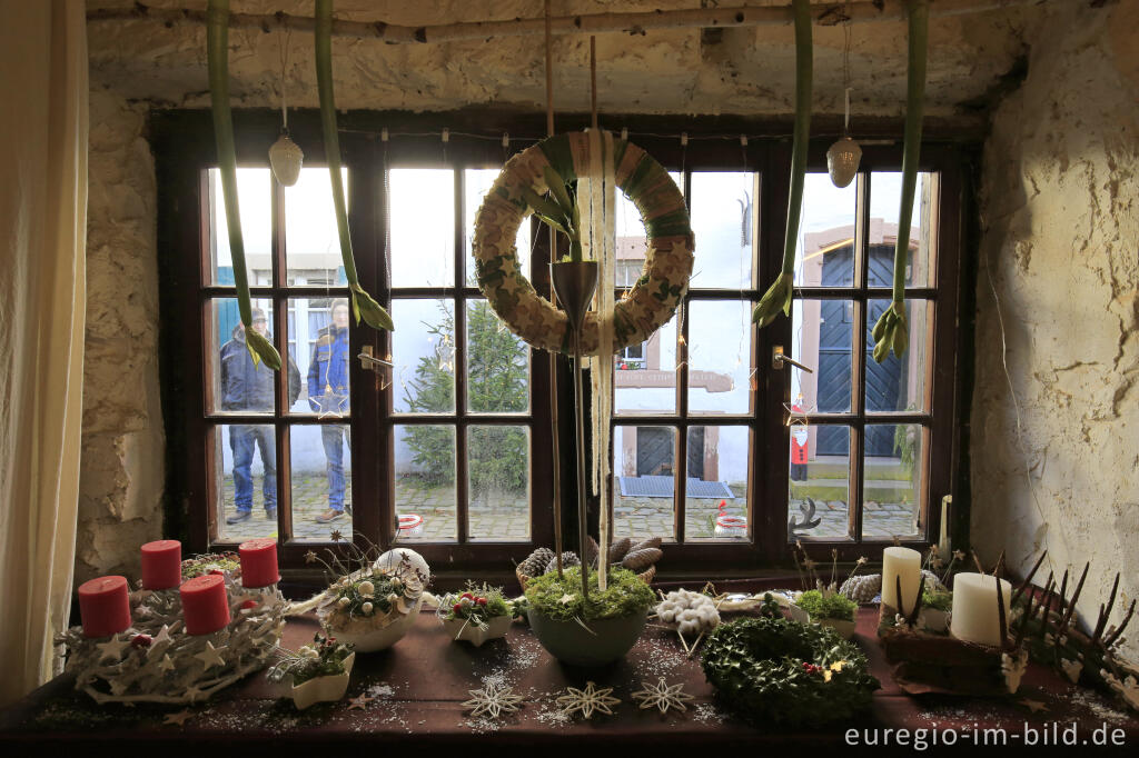 Detailansicht von Auf dem Weihnachtsmarkt in Kronenburg bei Dahlem