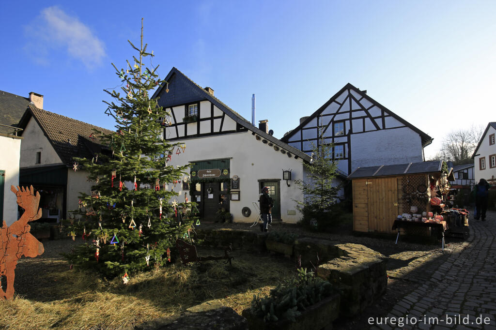 Detailansicht von Auf dem Weihnachtsmarkt in Kronenburg bei Dahlem