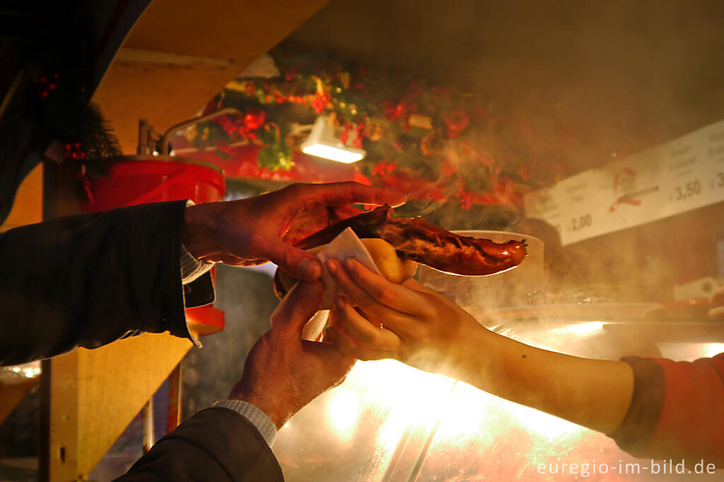 Auf dem Weihnachtsmarkt in Monschau
