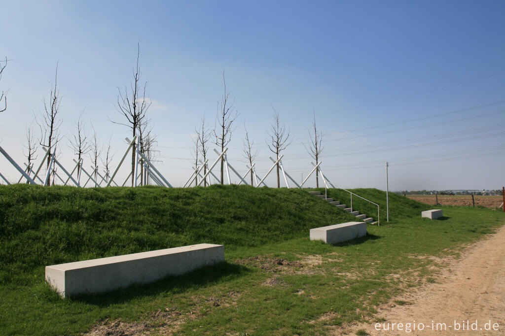 Detailansicht von Auf dem Weißen Weg, Maulbeerhügel