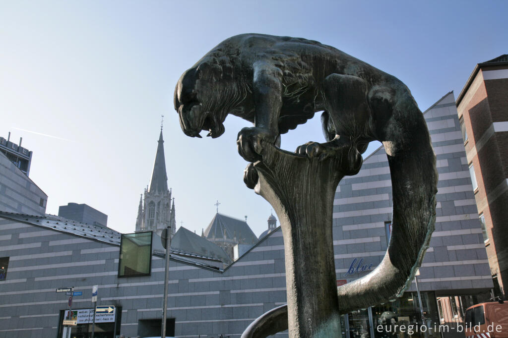 Detailansicht von Bahkauv, ein Brunnen in Aachen