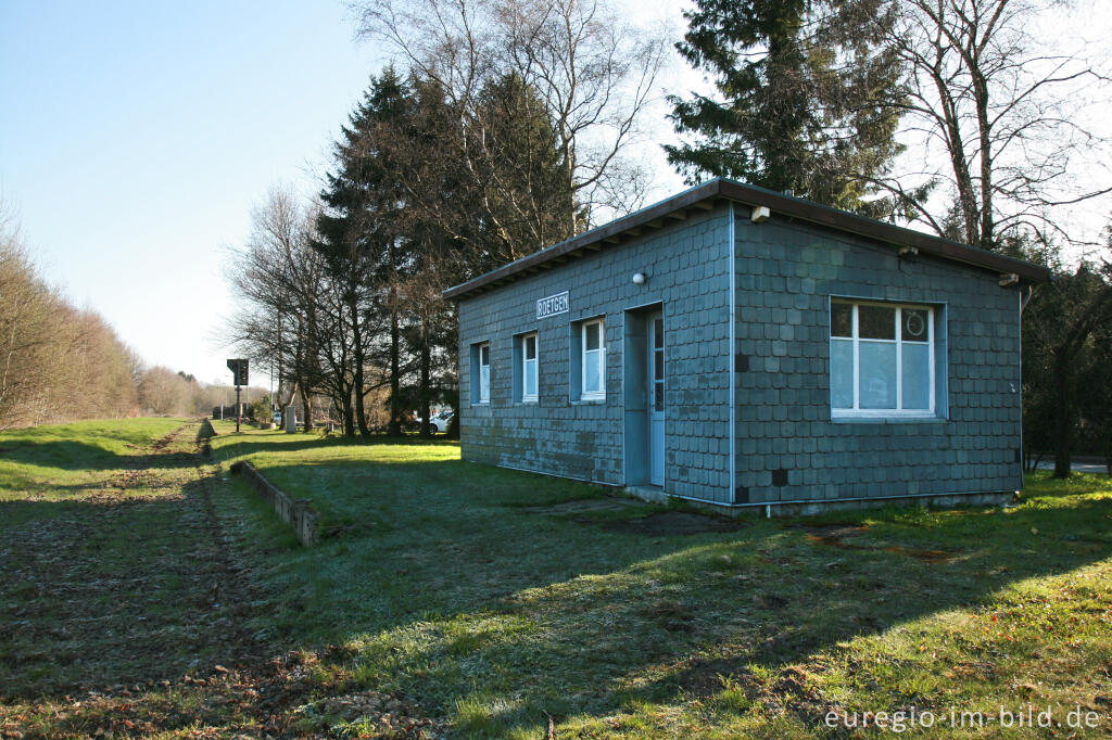 Detailansicht von Bahntrasse und Bahnhof der ehemaligen Vennbahn in Roetgen vor Fertigstellung des Vennbahnradwegs