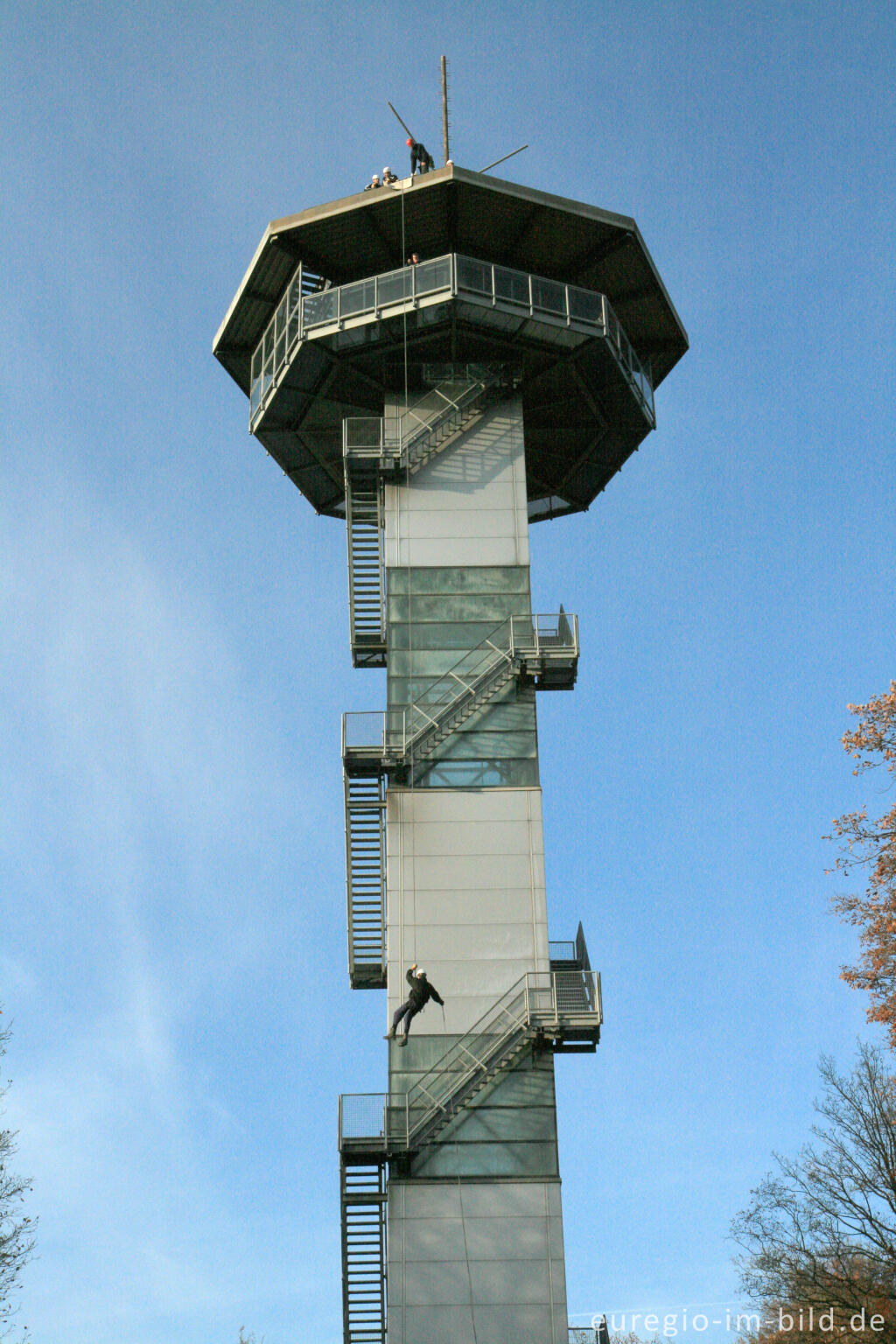 Detailansicht von Baudouin-Turm beim Dreiländerpunkt