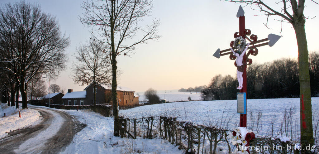 Bemaltes Wegekreuz auf dem Baneheiderplateweg (Baneheiderweg), Gemeinde Simpelveld