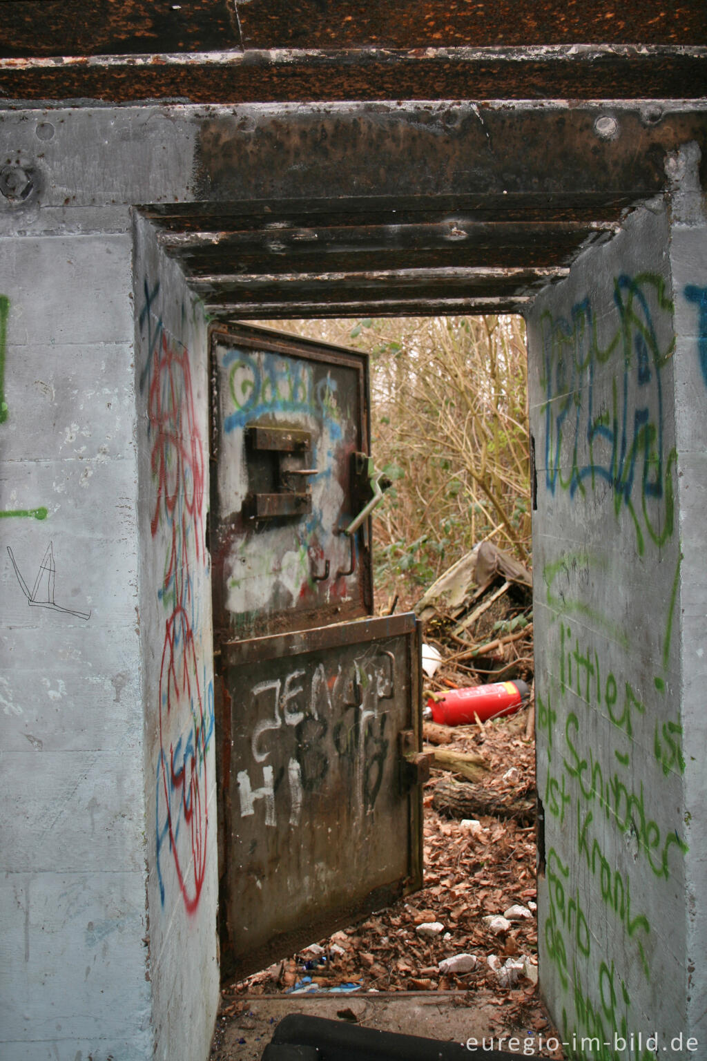 Detailansicht von Beobachtungsstand Herzogenrath-Bank, Teil des Westwalls 