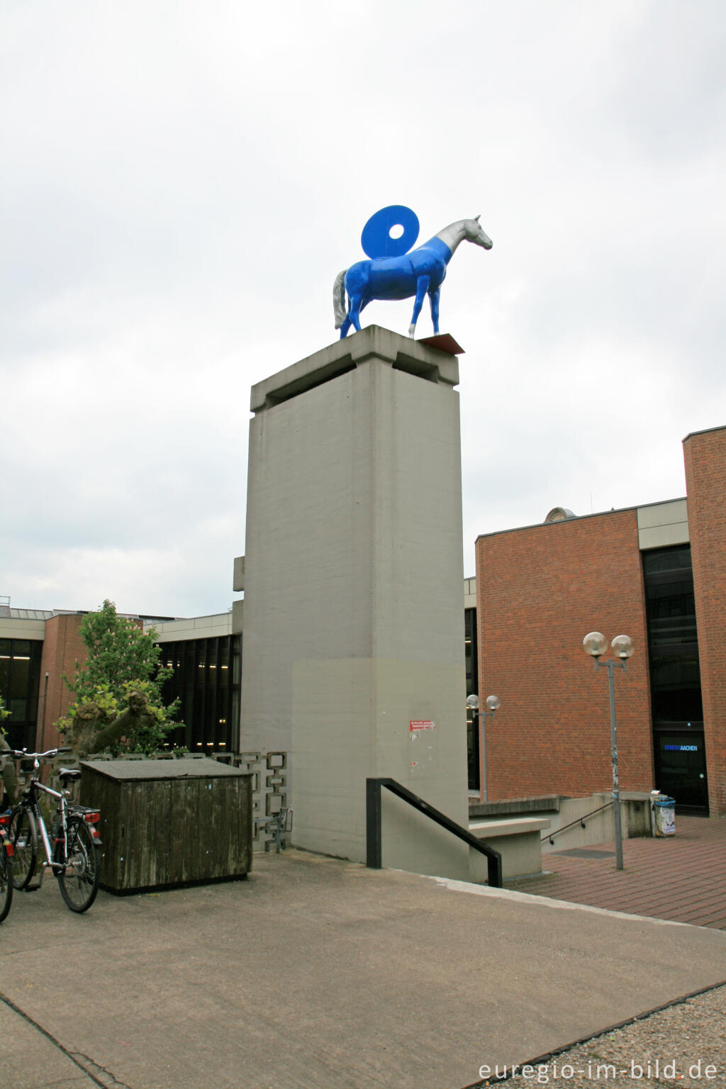 Detailansicht von Blaues Pferd aud dem Gelände der RWTH Aachen