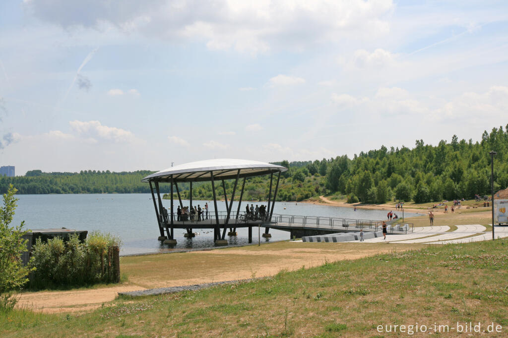 Detailansicht von Blausteinsee mit Seetribüne