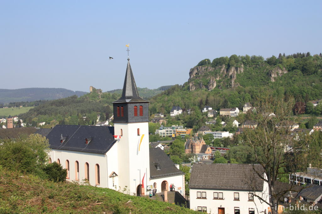 Detailansicht von  Blick auf Gerolstein, das katholische Pfarramt St. Anna und die Munterley