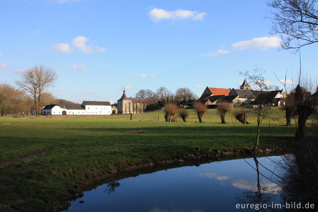 Detailansicht von Blick auf Kasteel Genhoes im Geultal bei Oud Valkenburg