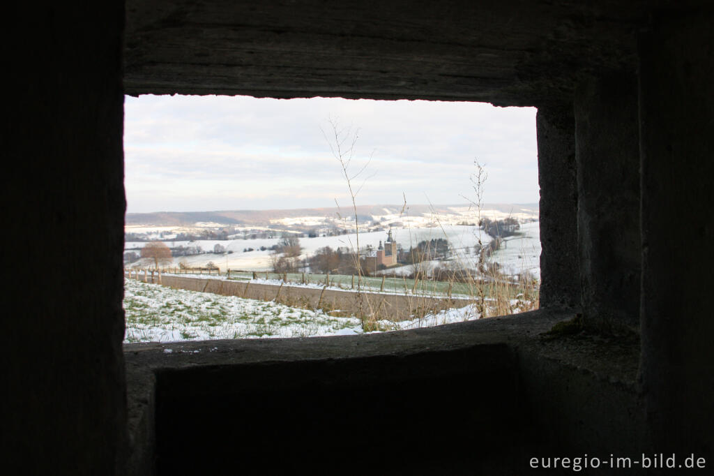 Detailansicht von Blick aus dem Bunker der vorgeschobenen Stellung Beusdae, Sippenaeken, Belgien