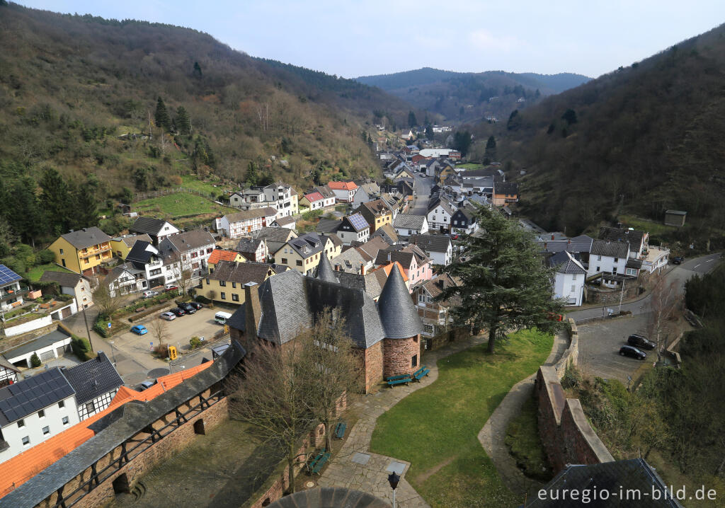 Detailansicht von Blick vom Bergfried der Burg Hengebach, Heimbach