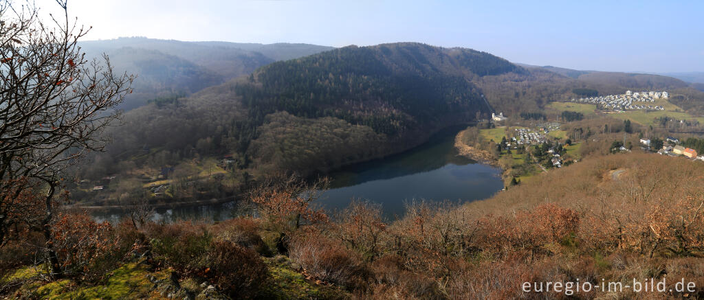 Detailansicht von Blick vom Meuchelberg auf das Kraftwerk Heimbach und das Staubecken Heimbach 