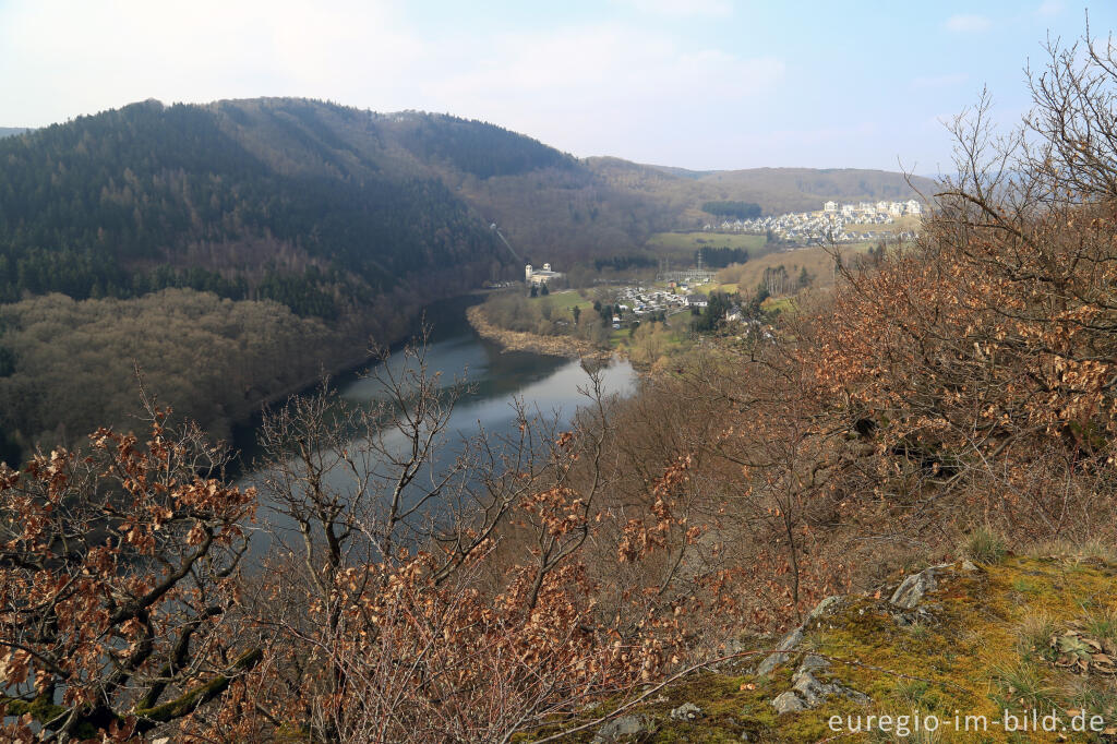 Detailansicht von Blick vom Meuchelberg auf das Kraftwerk Heimbach und das Staubecken Heimbach 