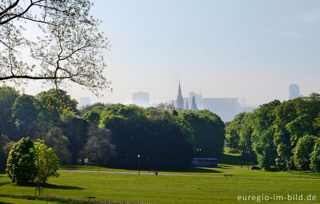 Detailansicht von Blick vom Park bei Schloss Schonenberg auf  Brüssel