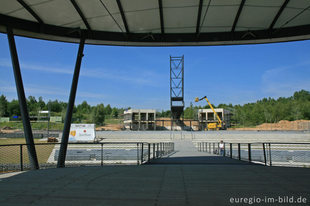 Detailansicht von Blick von der Seetribüne zur Baustelle des Seezentrums