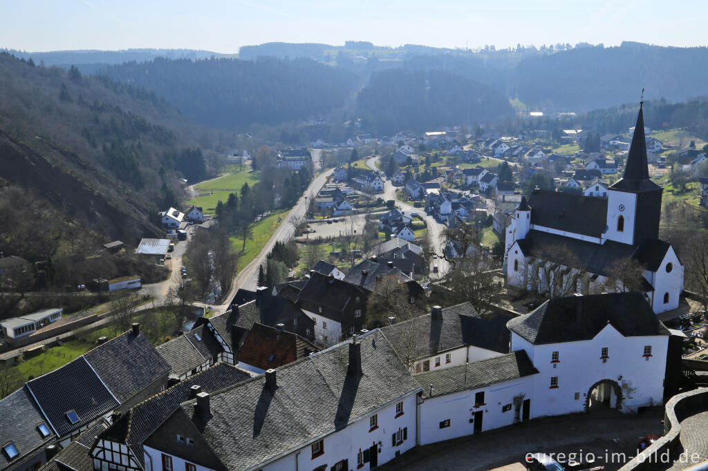 Detailansicht von Blick von nder Burg ("Eifelblick") auf den Ort Reifferscheid, Gemeinde Hellenthal