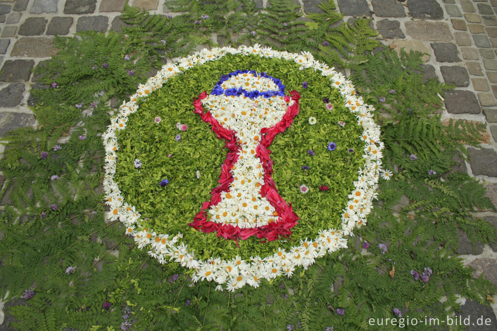 Blumenschmuck in Wahlwiller anlässlich der "Bronk-Prozession"