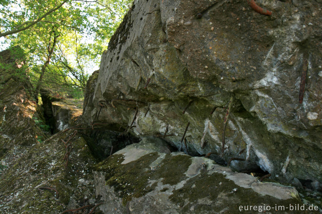 Detailansicht von Bunkerruine aus dem 2. Weltkrieg bei Stolberg-Münsterbusch