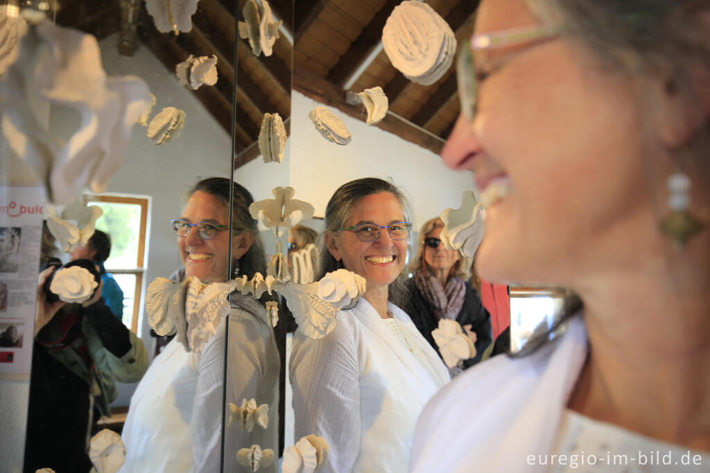 Detailansicht von Christiane Modert "amobulo" in der wArtehalle, Welchenhausen