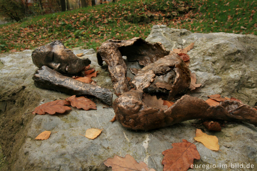 Detailansicht von Denkmal bei einem Hügelgrab im Vijlenerbos