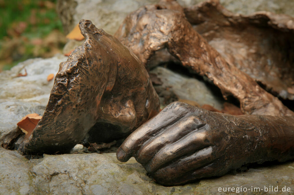 Detailansicht von Denkmal bei einem Hügelgrab im Vijlenerbos