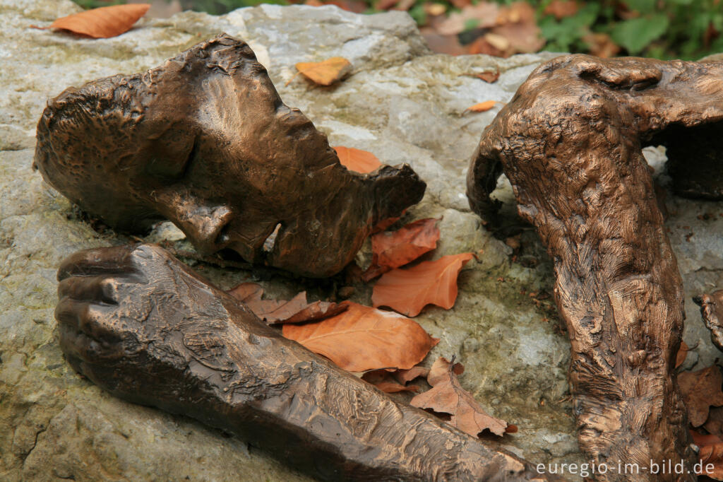 Detailansicht von Denkmal bei einem Hügelgrab im Vijlenerbos