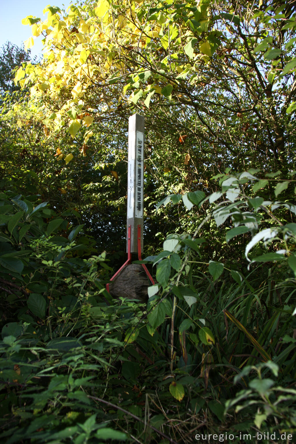 Detailansicht von Der Friedenspfahl im "Hortus Dialogus", Nideggen - Abenden