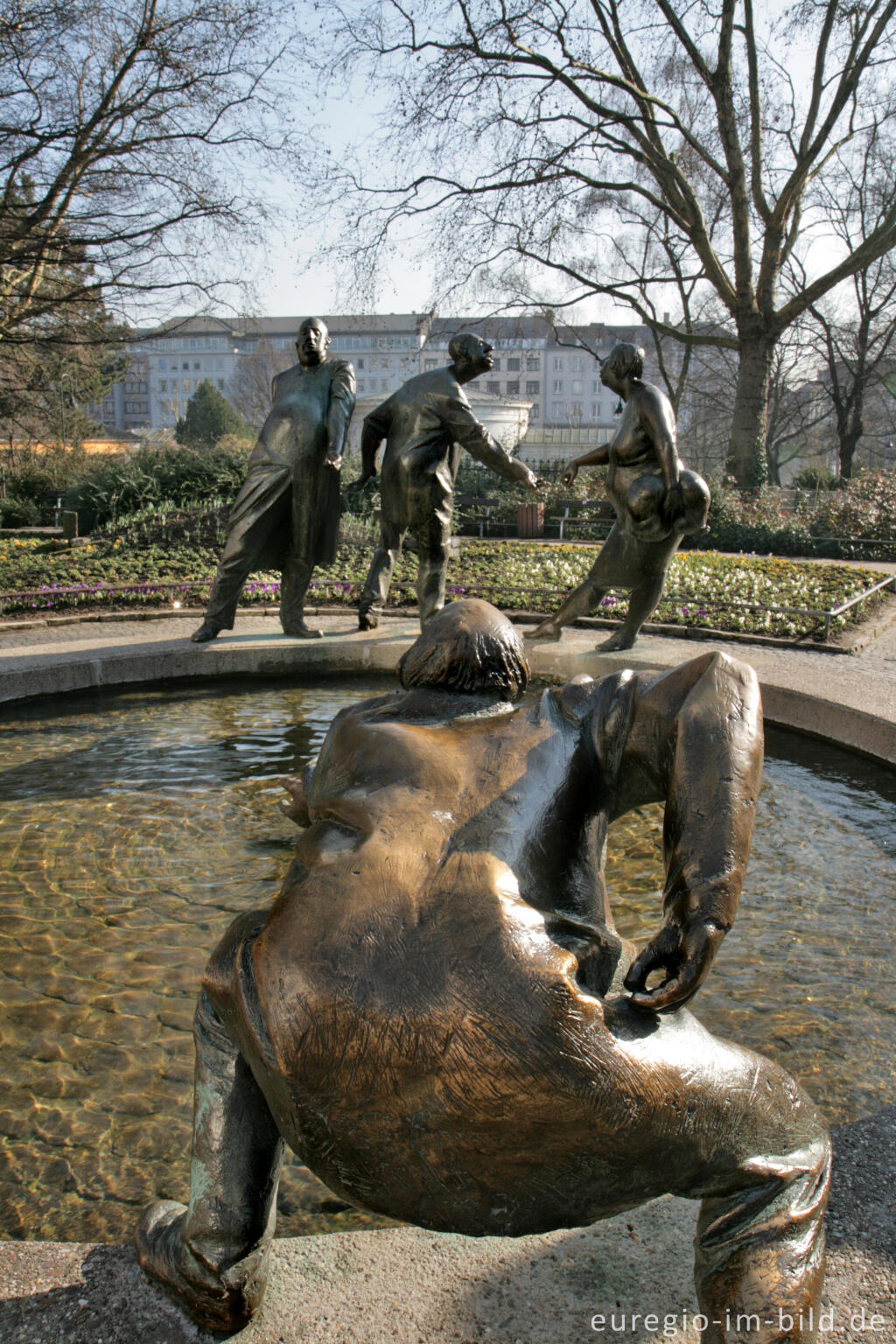 Detailansicht von Der Kreislauf des Geldes, ein Brunnen in Aachen