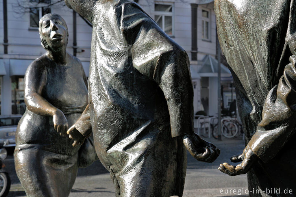 Detailansicht von Der Kreislauf des Geldes, ein Brunnen in Aachen