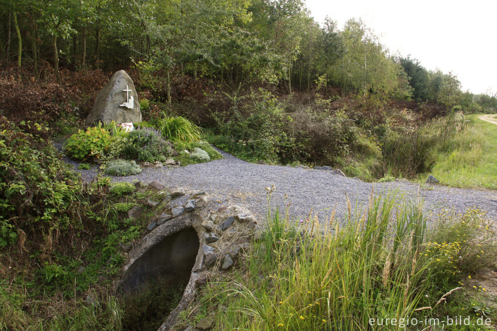 Der Kreuzweg entlang dem Mispelweg auf der Sophenhöhe