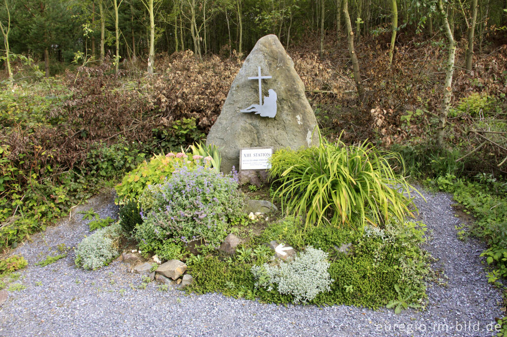 Detailansicht von Der Kreuzweg entlang dem Mispelweg auf der Sophenhöhe