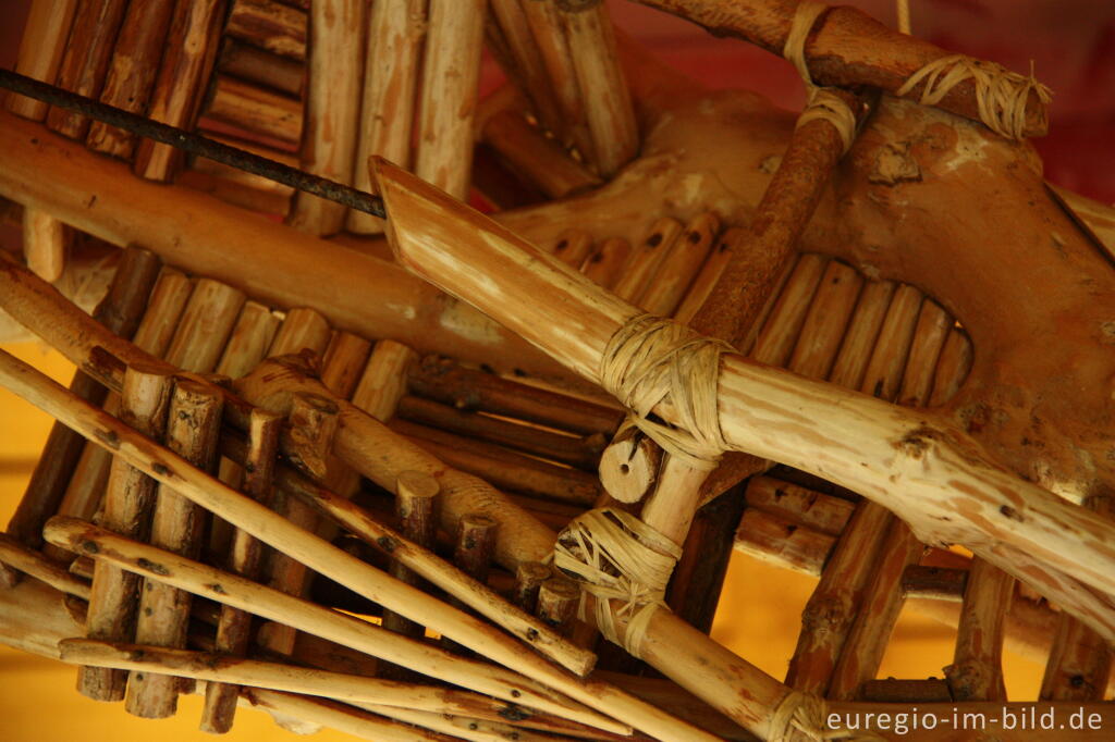 Detailansicht von Detail einer Skulptur im Seepavillon, Hospizgarten des Hortus Dialogus