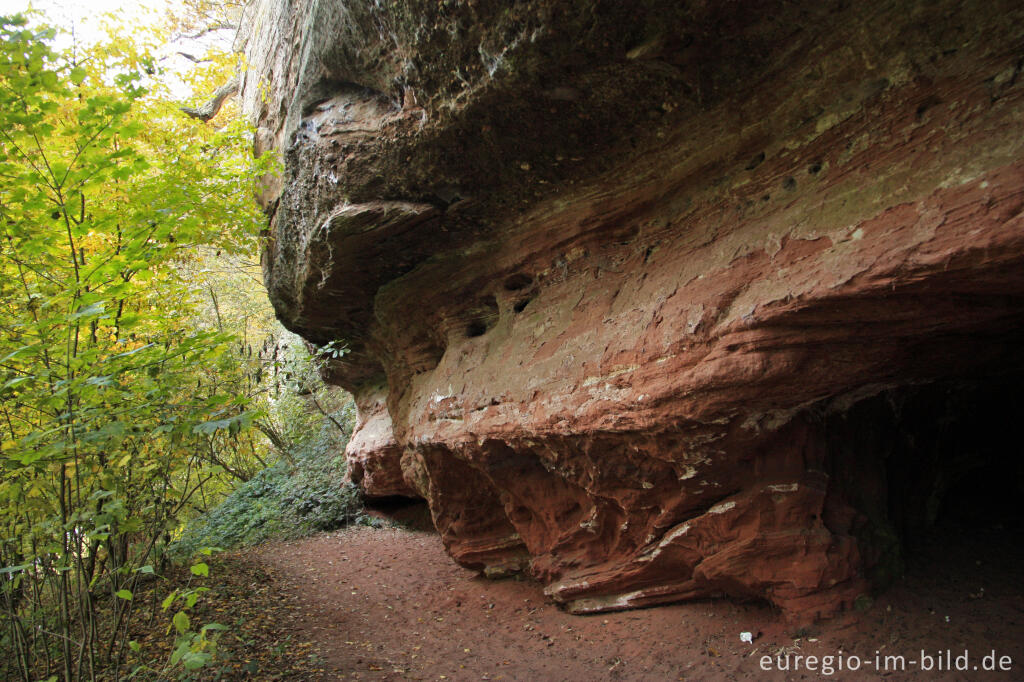 Detailansicht von Die Kaulay, ein Sandsteinfelsen bei Kordel (Eifelsteig)