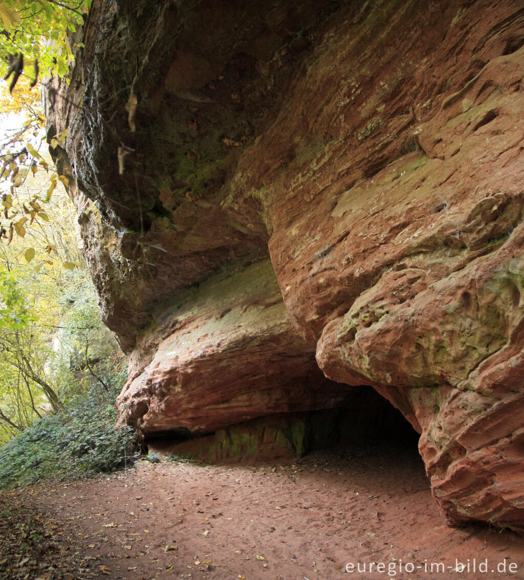 Detailansicht von Die Kaulay, ein Sandsteinfelsen bei Kordel (Eifelsteig)